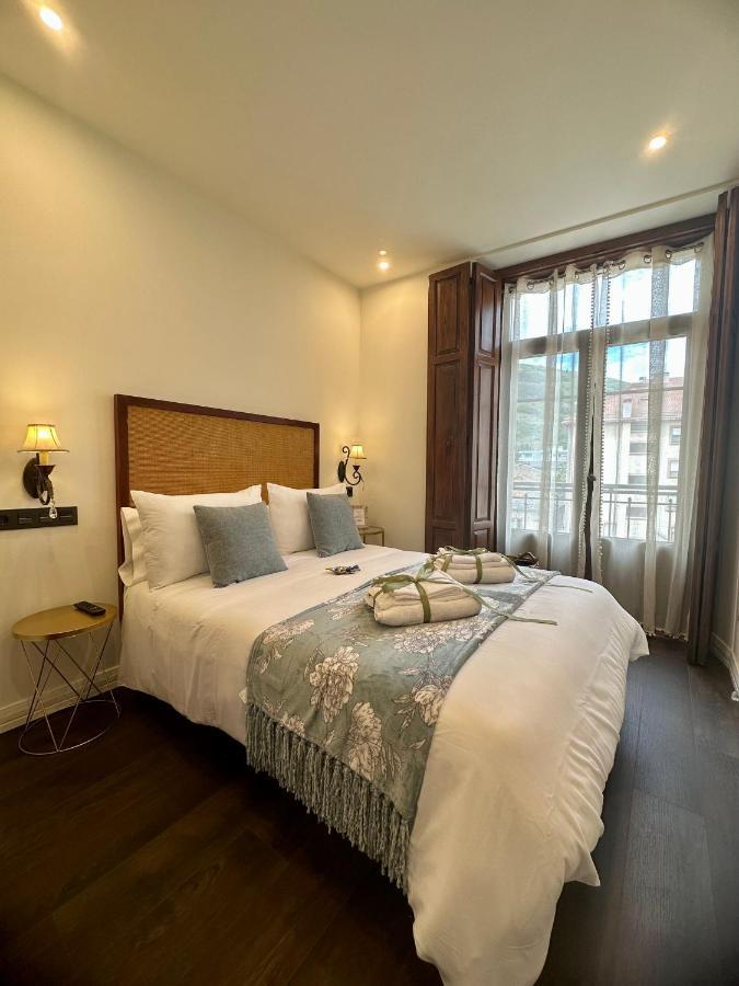 Claren'S Boutique Rooms Cangas De Narcea Eksteriør billede