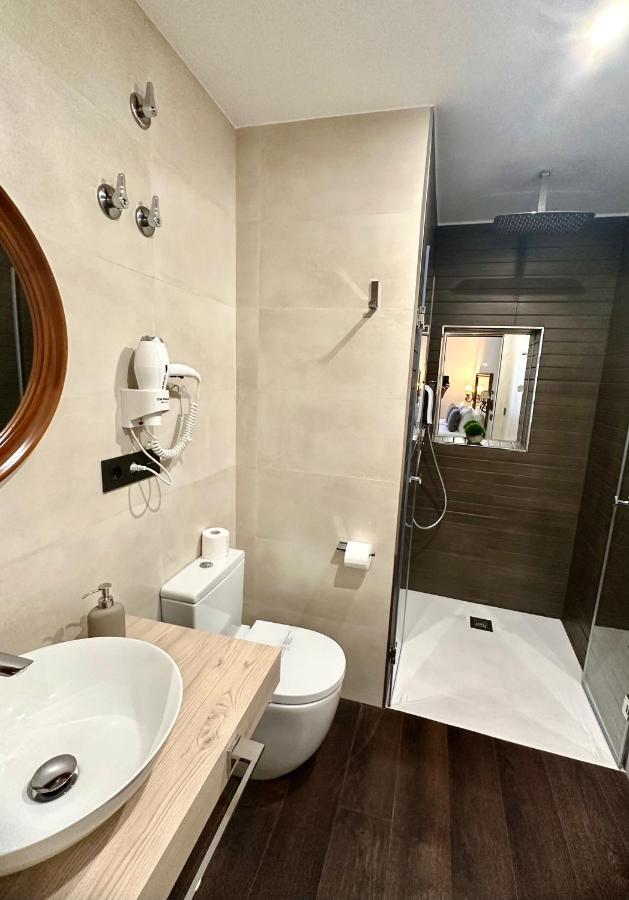 Claren'S Boutique Rooms Cangas De Narcea Eksteriør billede