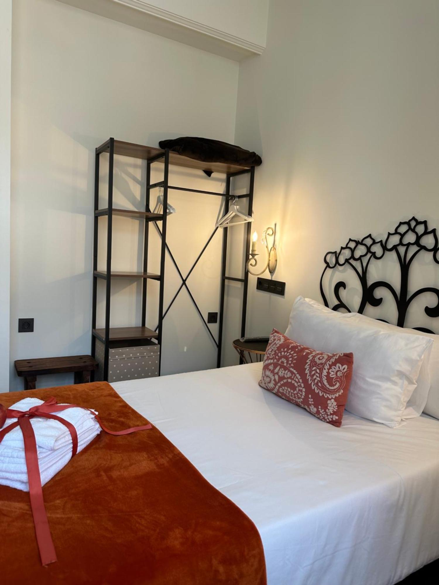 Claren'S Boutique Rooms Cangas De Narcea Eksteriør billede