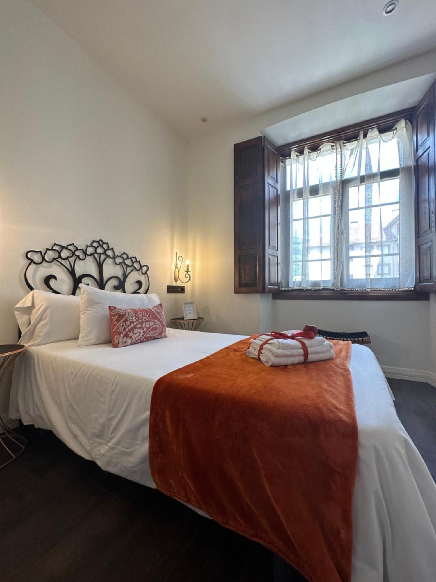 Claren'S Boutique Rooms Cangas De Narcea Eksteriør billede
