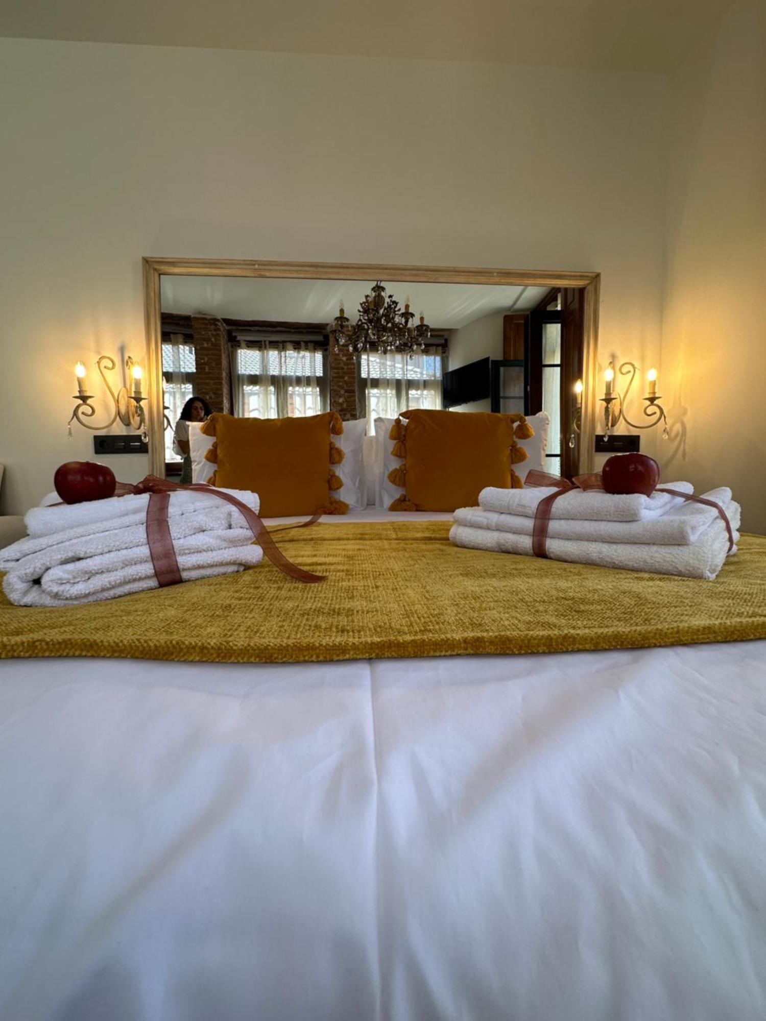 Claren'S Boutique Rooms Cangas De Narcea Eksteriør billede