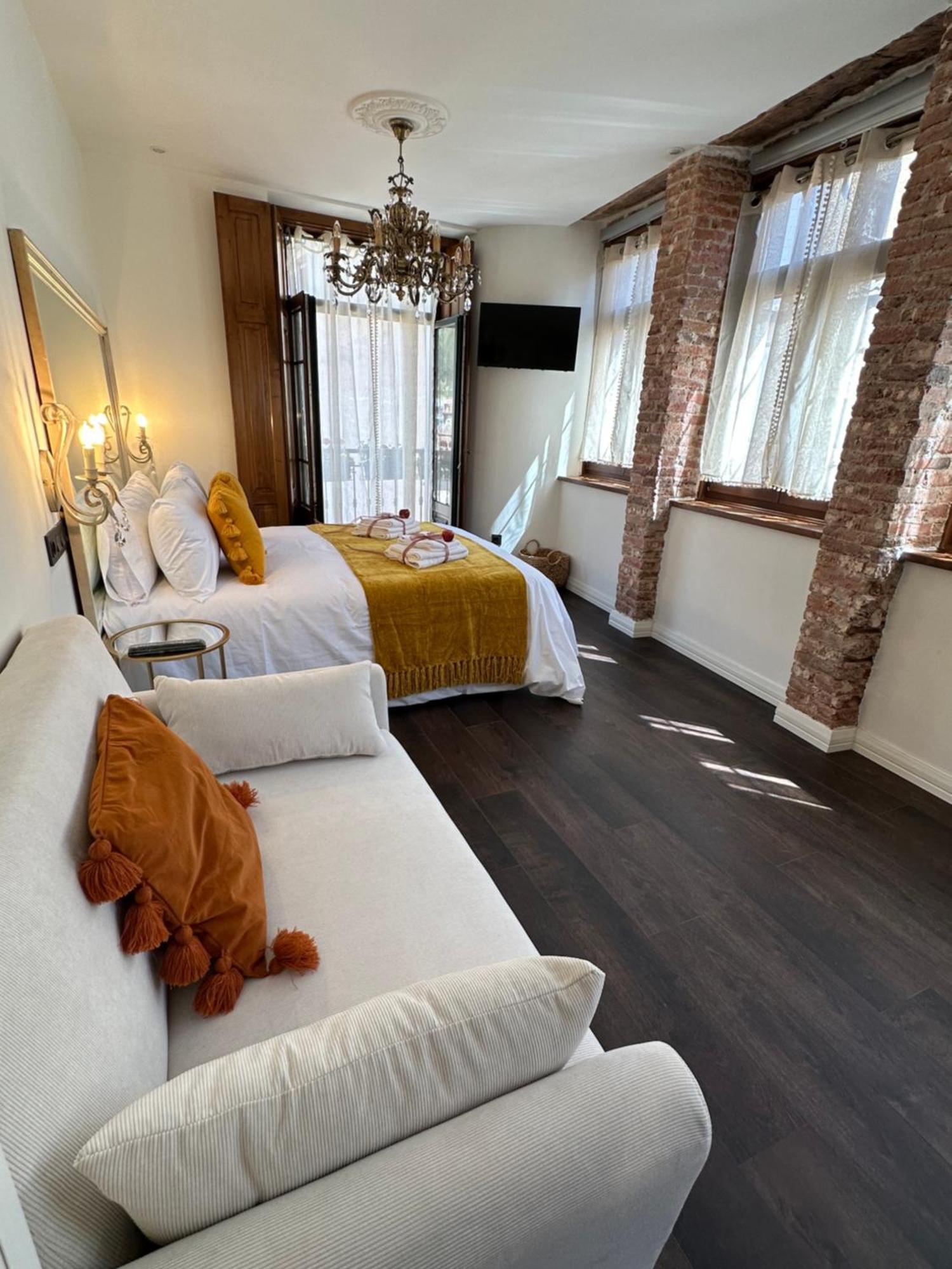 Claren'S Boutique Rooms Cangas De Narcea Eksteriør billede