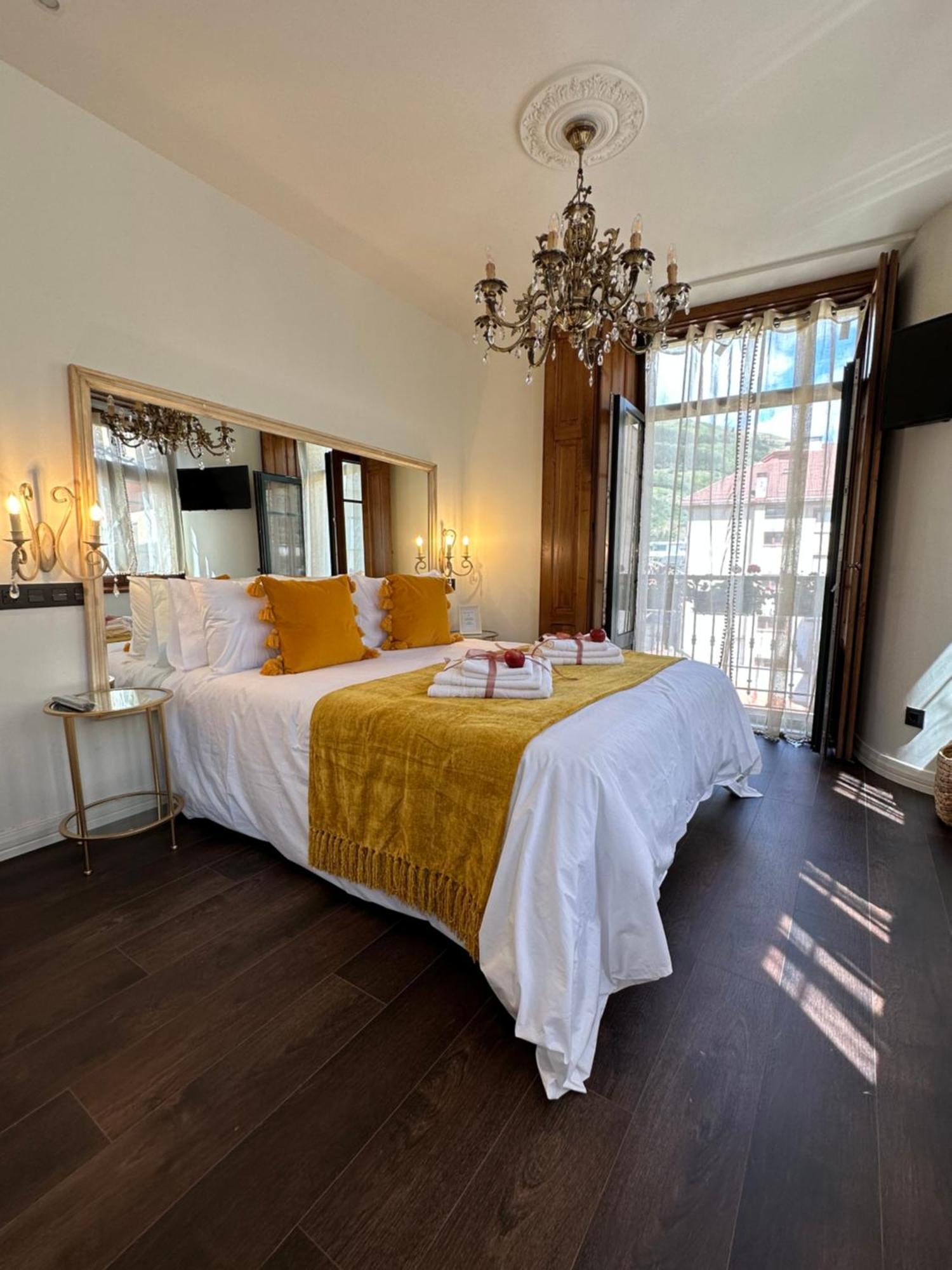 Claren'S Boutique Rooms Cangas De Narcea Eksteriør billede