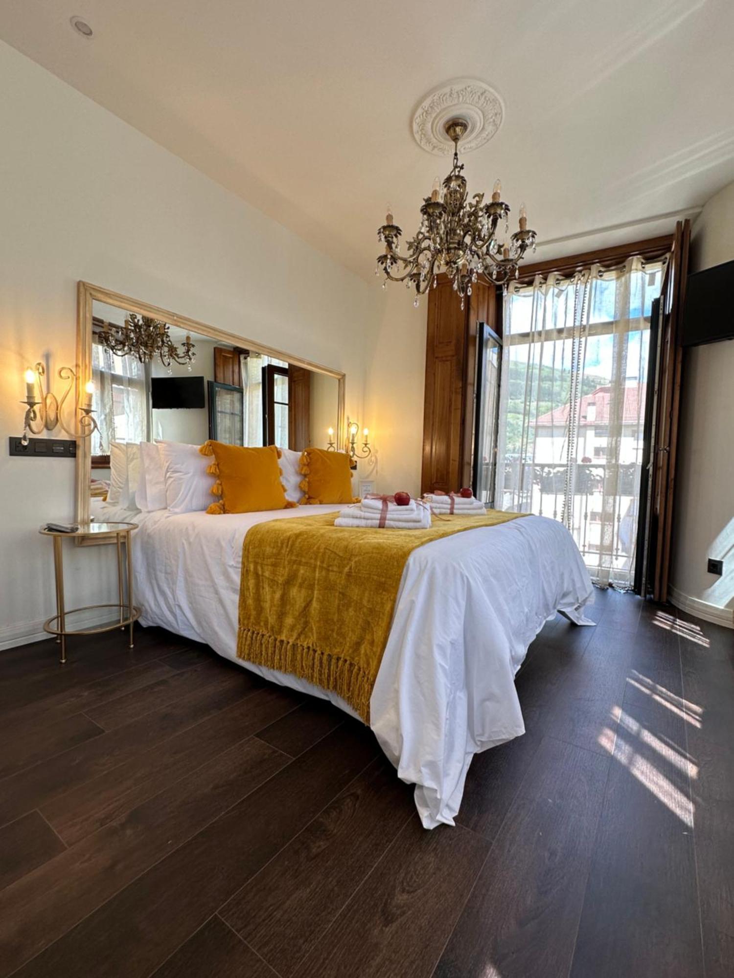 Claren'S Boutique Rooms Cangas De Narcea Eksteriør billede